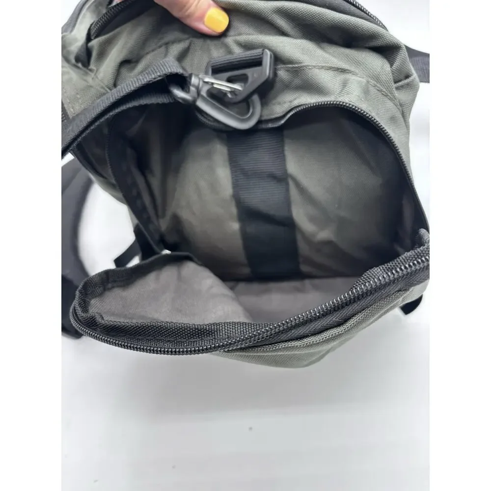 Bass Pro Shops Club Duffel Bag Fishing Tackle Gear Overnight Tote Green Black